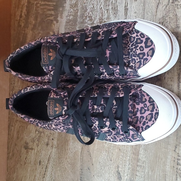 Adidas size US women's 7.5 leppard print Nizza - Picture 6 of 7